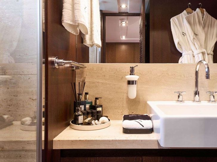 MIRAVAL Canados 86 - twin cabin bathroom MIRAVAL Canados 86 - twin cabin bathroom