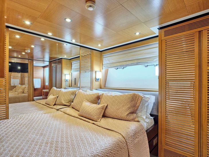 LOANA Baglietto 34m - VIP cabin 3 LOANA Baglietto 34m - VIP cabin 3