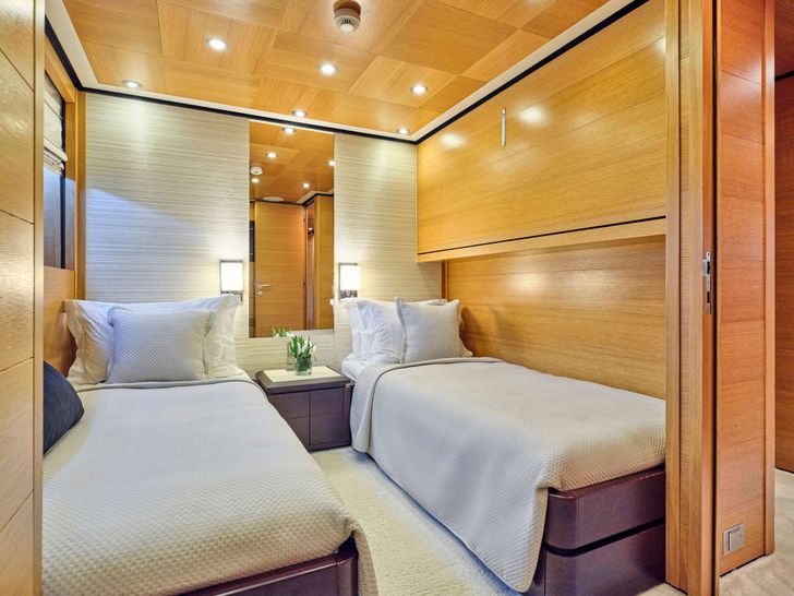 LOANA Baglietto 34m - twin cabin LOANA Baglietto 34m - twin cabin