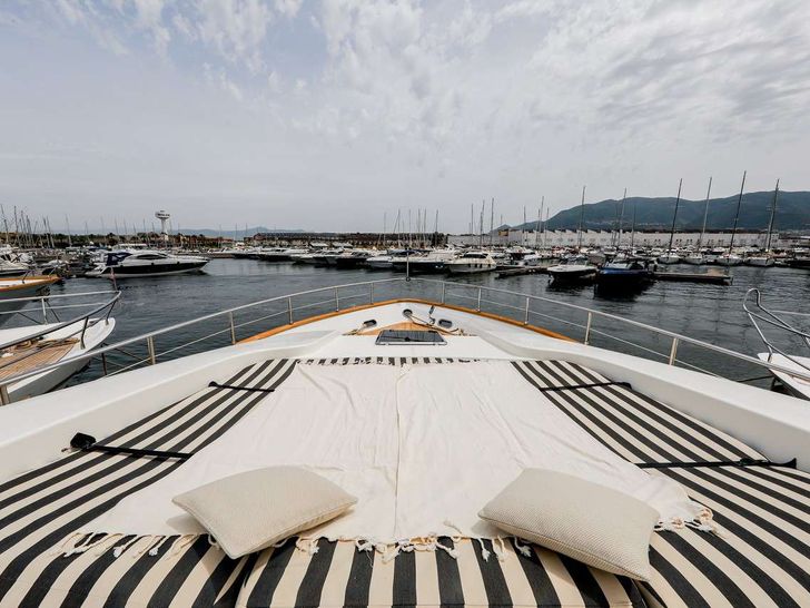 SERENITY III - sun deck SERENITY III - sun deck