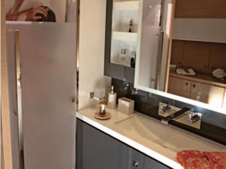 VIDA BOA II Fountaine Pajot Ipanema 58 - cabin balthroom VIDA BOA II Fountaine Pajot Ipanema 58 - cabin balthroom