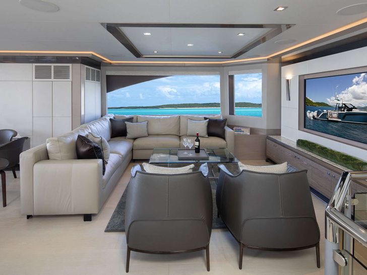 ENTREPRENEUR Ocean Alexander 35R - sky lounge ENTREPRENEUR Ocean Alexander 35R - sky lounge