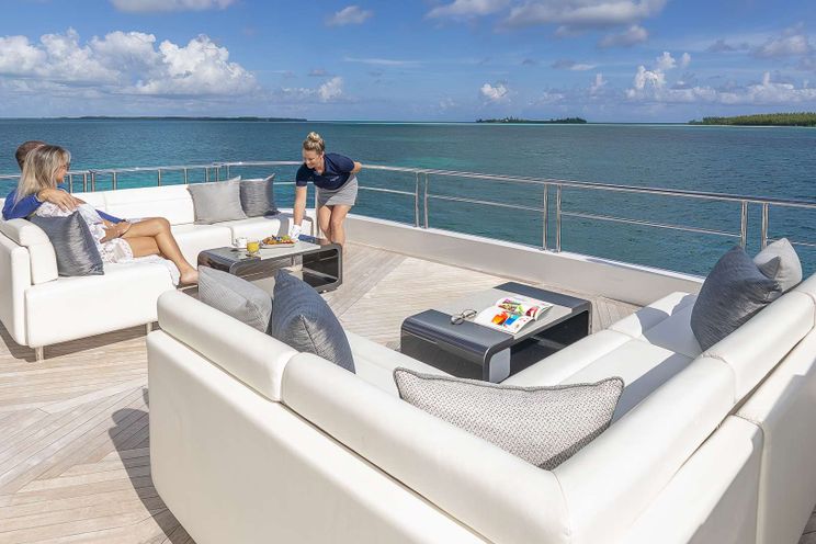Charter Yacht ENTREPRENEUR - Ocean Alexander 35R - 5 Cabins - Nassau - Exumas - Bahamas