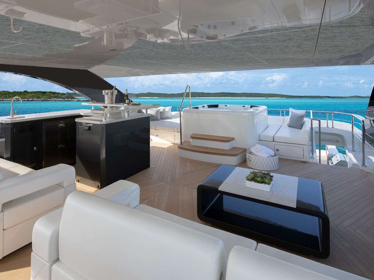 ENTREPRENEUR Ocean Alexander 35R - sun deck ENTREPRENEUR Ocean Alexander 35R - sun deck