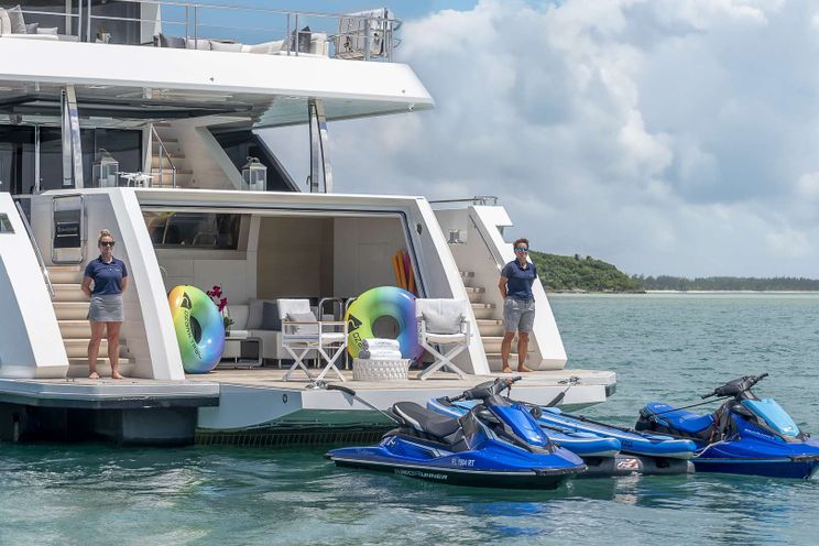 Charter Yacht ENTREPRENEUR - Ocean Alexander 35R - 5 Cabins - Nassau - Exumas - Bahamas