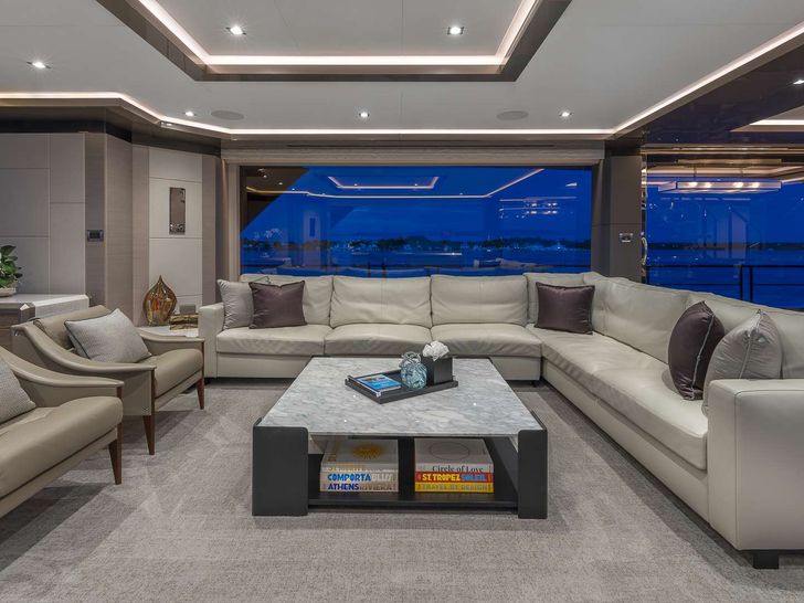 ENTREPRENEUR Ocean Alexander 35R - main saloon seating ENTREPRENEUR Ocean Alexander 35R - main saloon seating