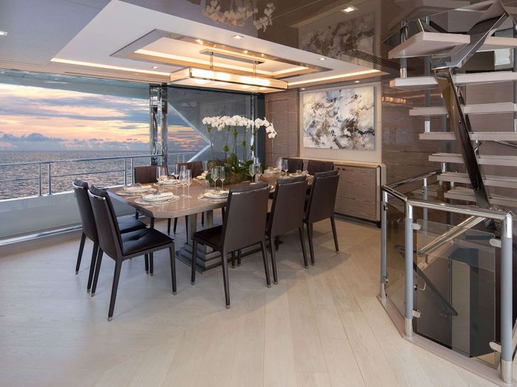 ENTREPRENEUR Ocean Alexander 35R - main dining area ENTREPRENEUR Ocean Alexander 35R - main dining area