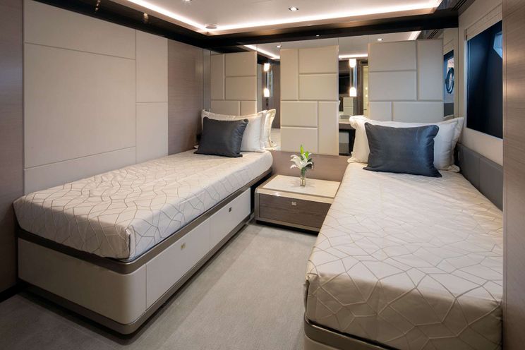 Charter Yacht ENTREPRENEUR - Ocean Alexander 35R - 5 Cabins - Nassau - Exumas - Bahamas