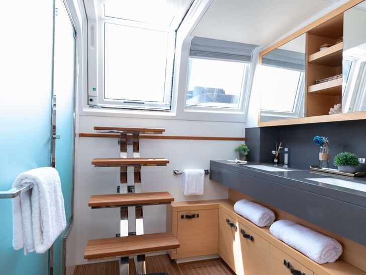 PHILOTIMO Lagoon 63 - Master Queen Guest Suite PHILOTIMO Lagoon 63 - Master Queen Guest Suite