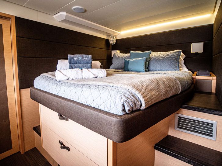 PHILOTIMO Lagoon 63 - Forward Port Guest Queen Suite PHILOTIMO Lagoon 63 - Forward Port Guest Queen Suite