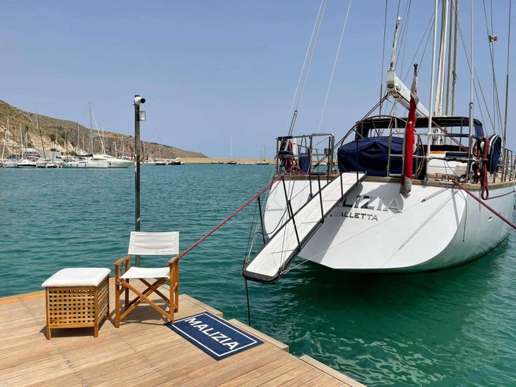 MALIZIA Perini Navi 25m - stern MALIZIA Perini Navi 25m - stern