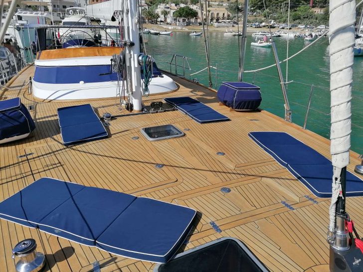 MALIZIA Perini Navi 25m - bronzing area MALIZIA Perini Navi 25m - bronzing area