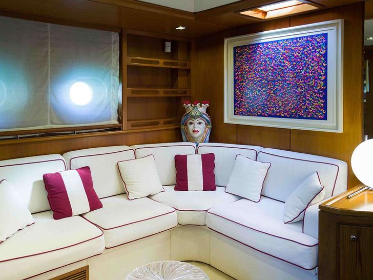 MALIZIA Perini Navi 25m - saloon MALIZIA Perini Navi 25m - saloon