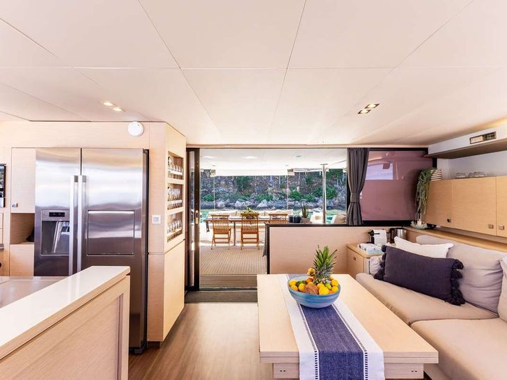 OLIVIA CHARLES Fountaine Pajot Ipanema 58 - saloon seating OLIVIA CHARLES Fountaine Pajot Ipanema 58 - saloon seating