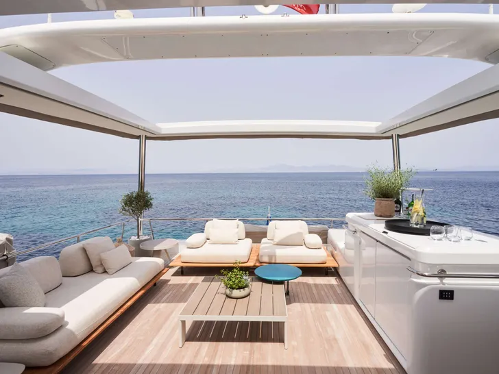 VALIUM 67 Lagoon Sixty 7 - flybridge seating VALIUM 67 Lagoon Sixty 7 - flybridge seating