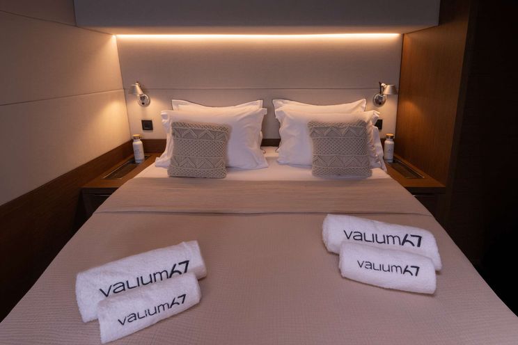 Charter Yacht VALIUM 67 - Lagoon Sixty 7 - 5 Cabins - Athens - Mykonos - Paros - Hydra - Naxos - Greece