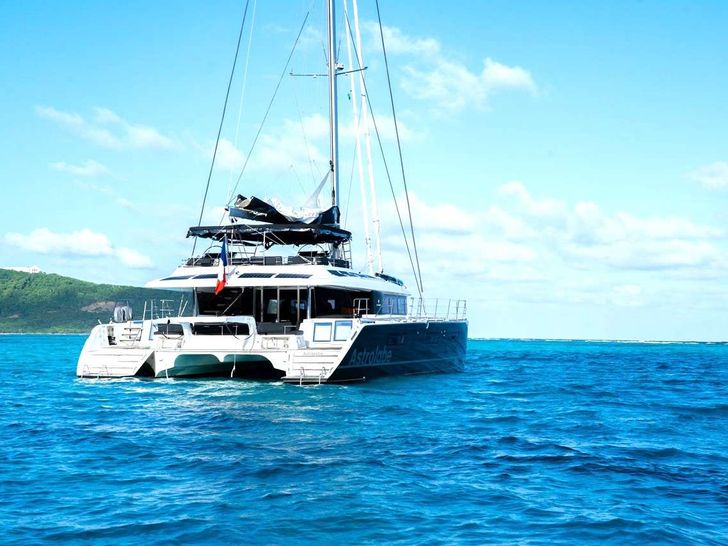 ASTROLABE Lagoon 620 - aft view ASTROLABE Lagoon 620 - aft view