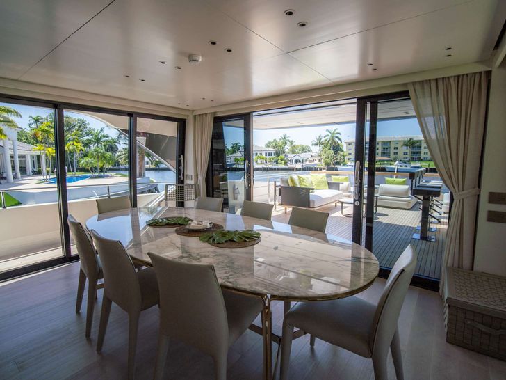 PEARL - Sanlorenzo 86,dining area