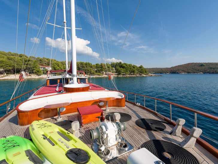 CROATIA Custom Gulet 32m - foredeck bronzing area CROATIA Custom Gulet 32m - foredeck bronzing area