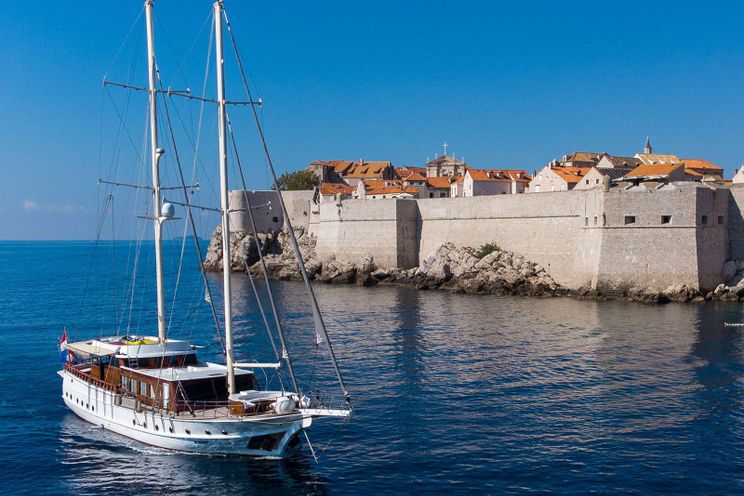 Charter Yacht Gulet Vivere - Custom 26m - 6 Cabins - Dubrovnik - Split