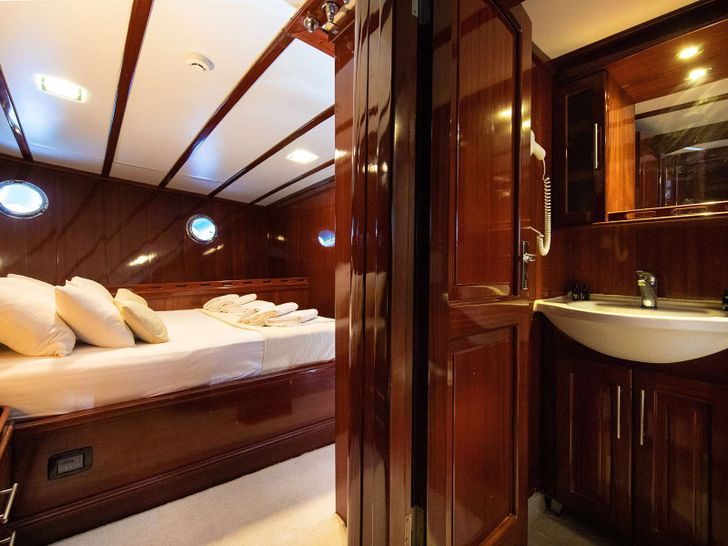 GULET VIVERE 26m Custom Gulet VIP Cabin with Bathroom GULET VIVERE 26m Custom Gulet VIP Cabin with Bathroom