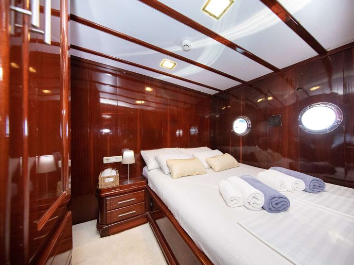 GULET VIVERE 26m Custom Gulet VIP Cabin GULET VIVERE 26m Custom Gulet VIP Cabin