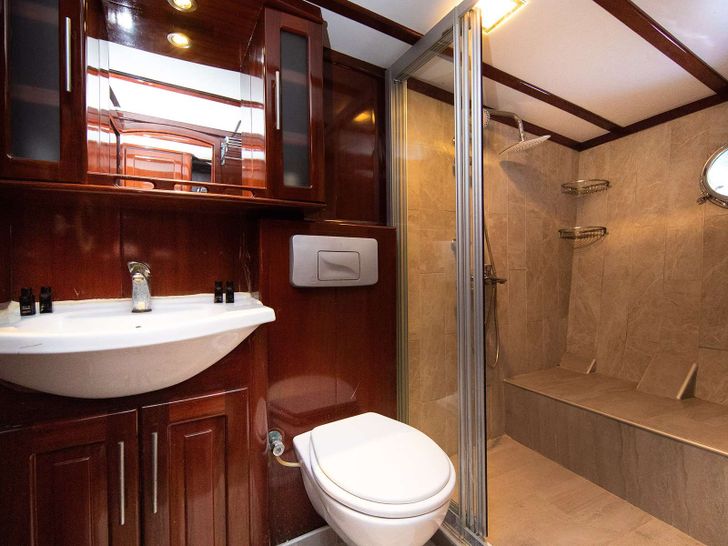 GULET VIVERE 26m Custom Gulet Master Bathroom GULET VIVERE 26m Custom Gulet Master Bathroom