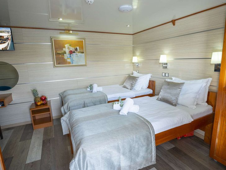 KARIZMA 48m Custom Motor Yacht Twin Cabin KARIZMA 48m Custom Motor Yacht Twin Cabin