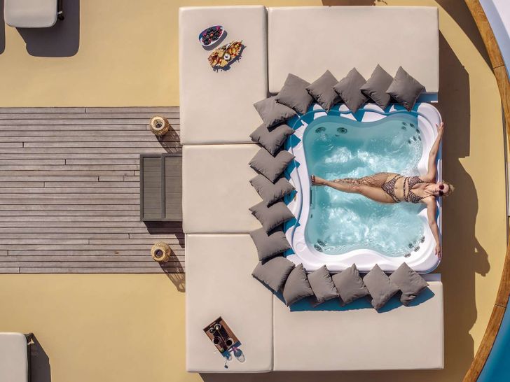 KARIZMA Custom 48m - sundeck jacuzzi KARIZMA Custom 48m - sundeck jacuzzi