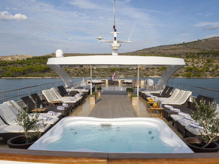 KARIZMA 48m Custom Motor Yacht Jaccuzzi KARIZMA 48m Custom Motor Yacht Jaccuzzi