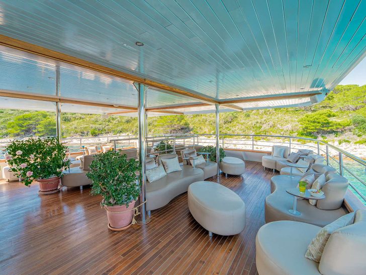 RIVA Custom 48m - sundeck lounge RIVA Custom 48m - sundeck lounge