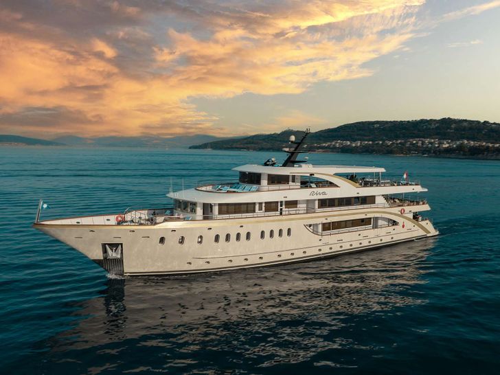 RIVA Custom 48m - profile RIVA Custom 48m - profile