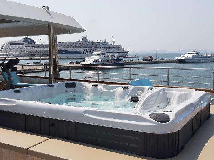 RIVA 48m Custom Motor Yacht Jacuzzi RIVA 48m Custom Motor Yacht Jacuzzi