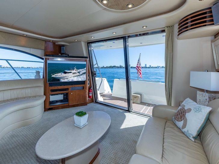 ELEGANT LADY - Meridian 580 Pilothouse,main saloon ELEGANT LADY - Meridian 580 Pilothouse,main saloon