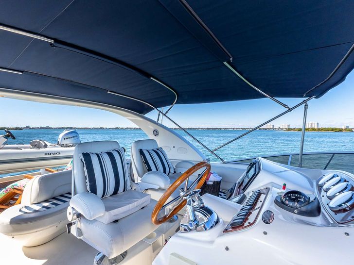 ELEGANT LADY - Meridian 580 Pilothouse,flybridge cockpit