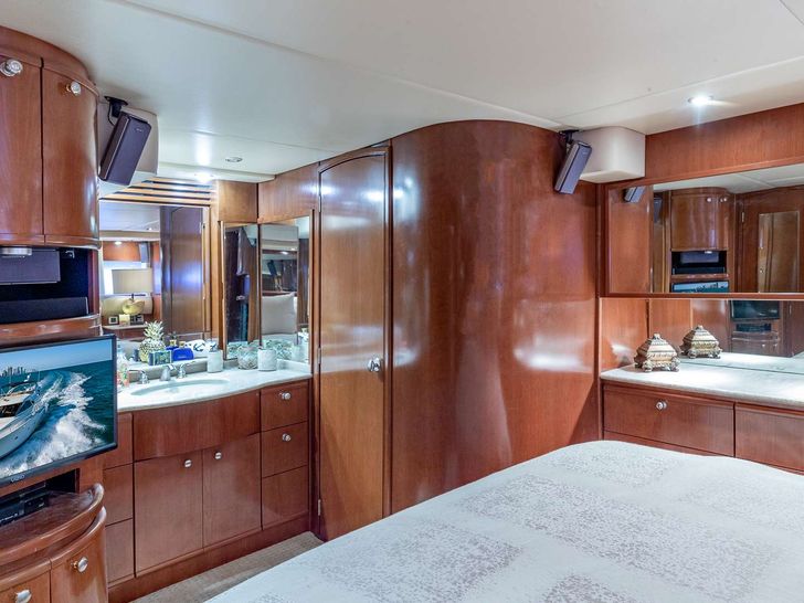 ELEGANT LADY - Meridian 580 Pilothouse,cabin with TV