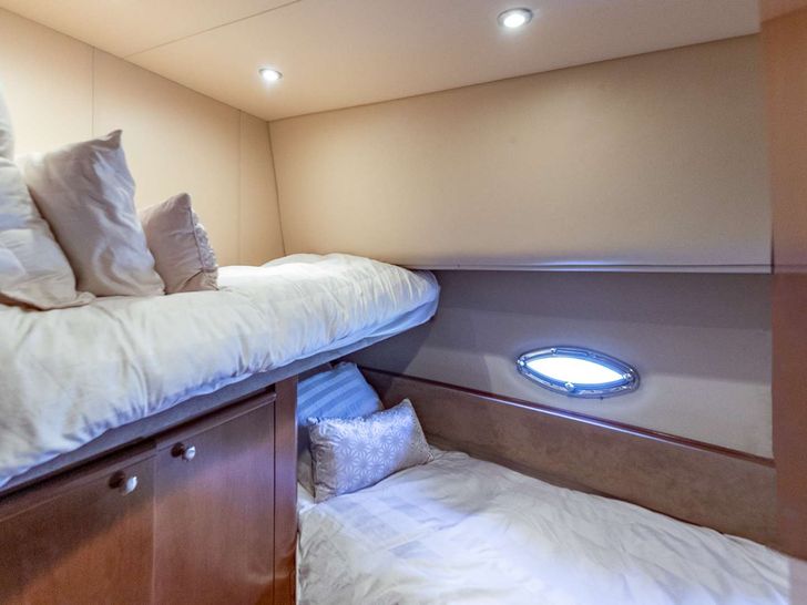 ELEGANT LADY - Meridian 580 Pilothouse,crew cabin ELEGANT LADY - Meridian 580 Pilothouse,crew cabin