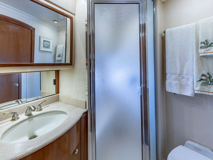 ELEGANT LADY - Meridian 580 Pilothouse,bathroom