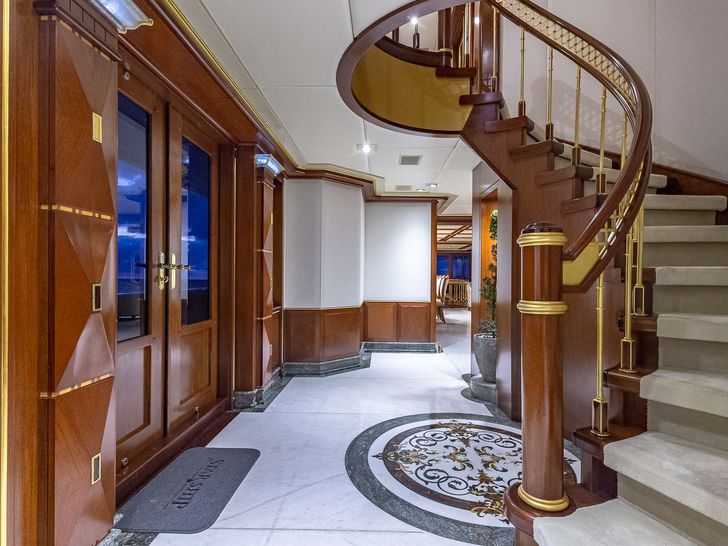 STARSHIP 185' - Delta Marine 185,foyer STARSHIP 185' - Delta Marine 185,foyer