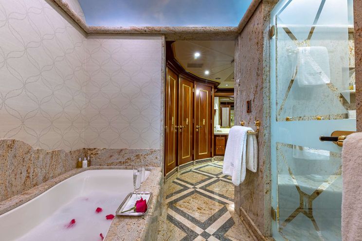 Charter Yacht STARSHIP 185` - Delta Marine 185 - 6 Cabins - Nassau - Bahamas - Florida East Coast - USA