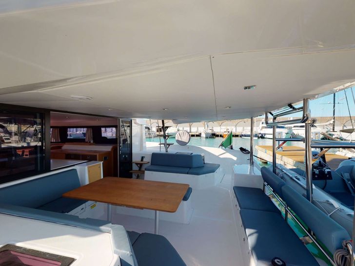 SONIA - Dufour 48,aft alfresco lounge SONIA - Dufour 48,aft alfresco lounge