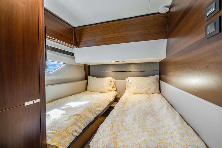 Charter Yacht GLEDE - Princess UK 65 - 4 Cabins - New York - New England - Northeast USA - Florida East Coast - Southeast USA - Bahamas