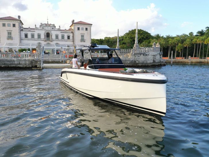 SMART - Vanquish 40 ft,bow view SMART - Vanquish 40 ft,bow view