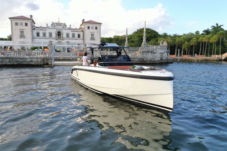 Charter Yacht SMART - Vanquish 40 - 1 Cabin - Miami - Florida East Coast - Southeast USA