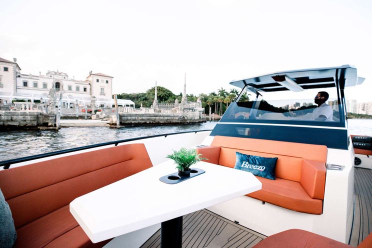 Charter Yacht SMART - Vanquish 40 - 1 Cabin - Miami - Florida East Coast - Southeast USA