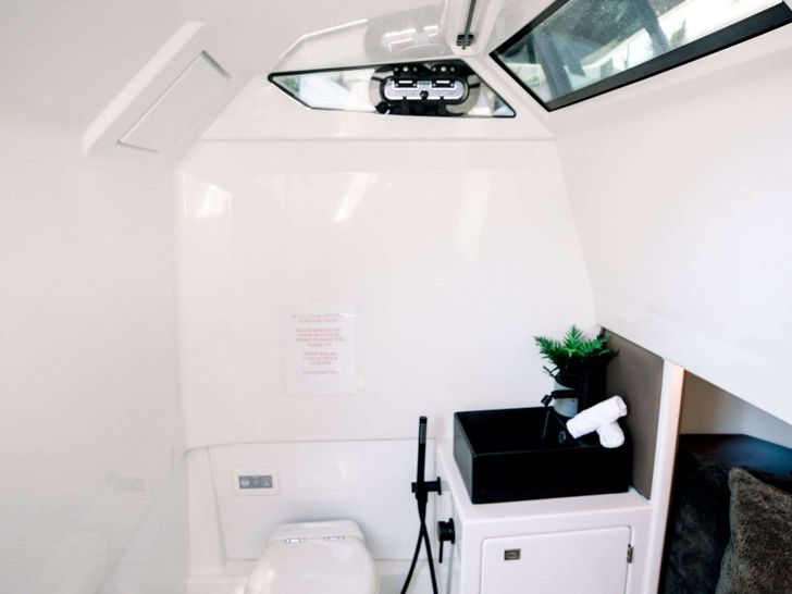 SMART - Vanquish 40 ft,bathroom SMART - Vanquish 40 ft,bathroom
