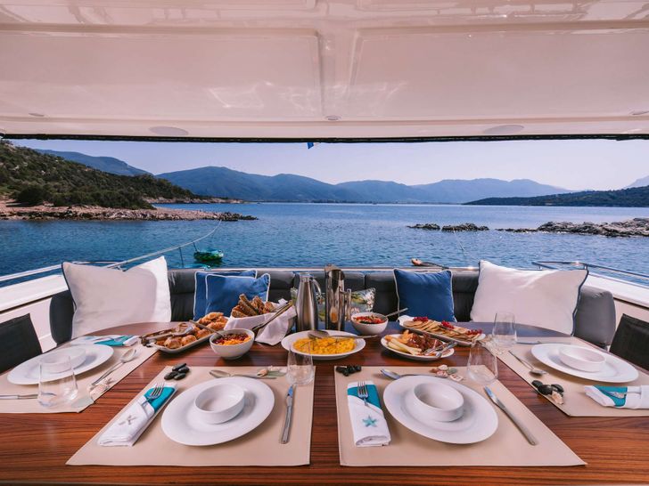 OXYGEN 8 Ferretti 80 - aft deck alfresco dining set up OXYGEN 8 Ferretti 80 - aft deck alfresco dining set up