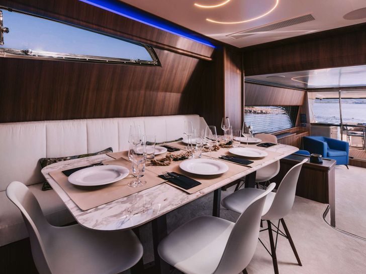 OXYGEN 8 Ferretti 80 - dining area OXYGEN 8 Ferretti 80 - dining area