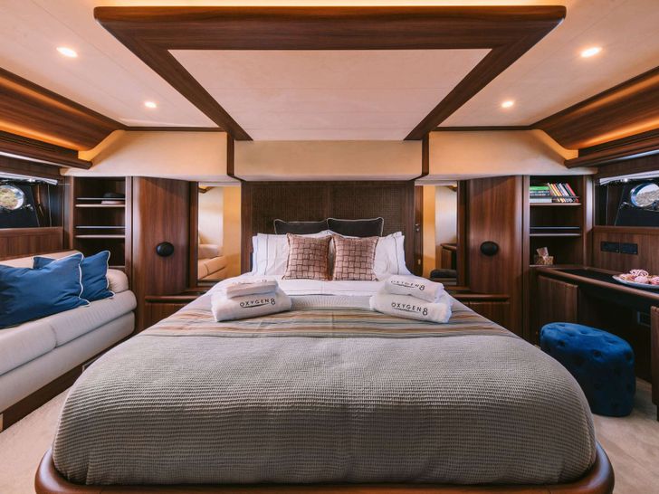 OXYGEN 8 Ferretti 80 - master cabin OXYGEN 8 Ferretti 80 - master cabin