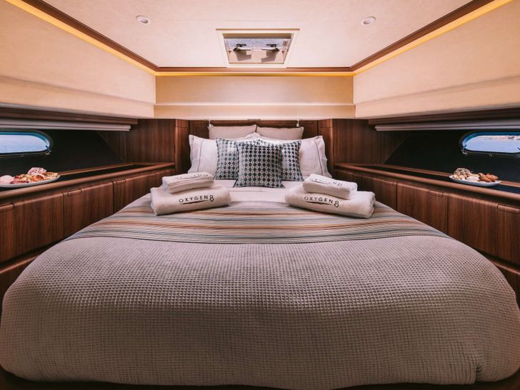 OXYGEN 8 Ferretti 80 - VIP cabin OXYGEN 8 Ferretti 80 - VIP cabin